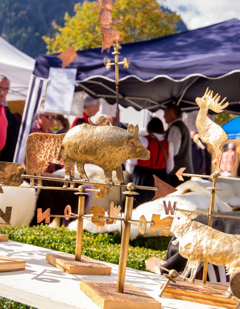 Aussteller präsentieren ihre Ware beim Tag der Regionen in Pfronten.