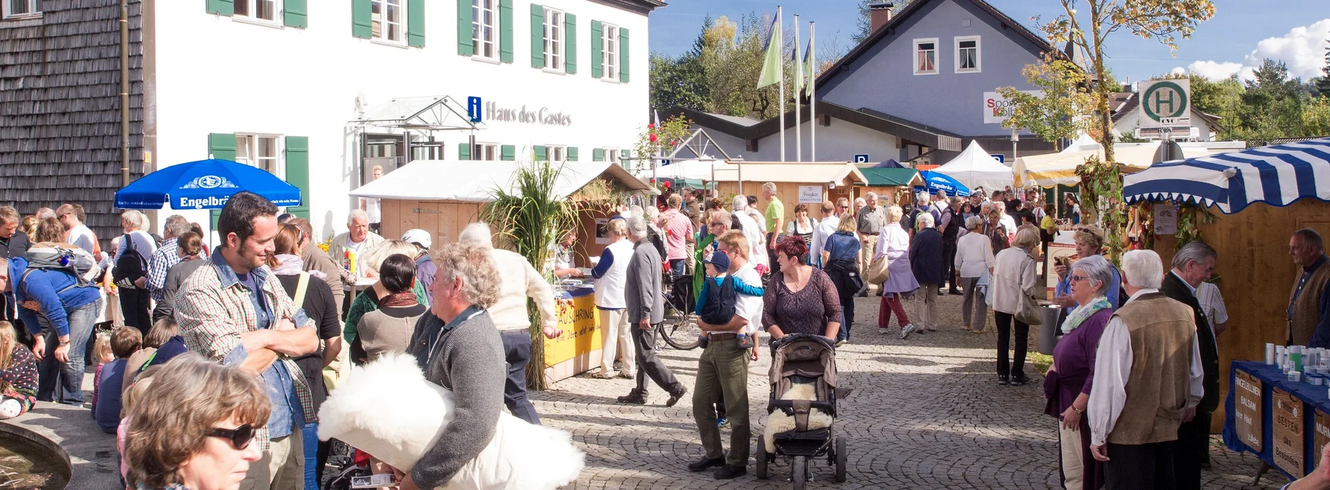 Buntes Markttreiben beim Tag der Regionen in Pfronten.