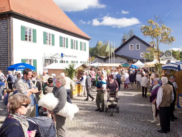 Buntes Markttreiben beim Tag der Regionen in Pfronten.