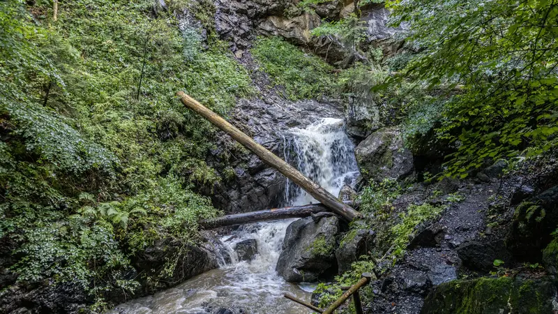 Wasserfall bei der Höllschlucht