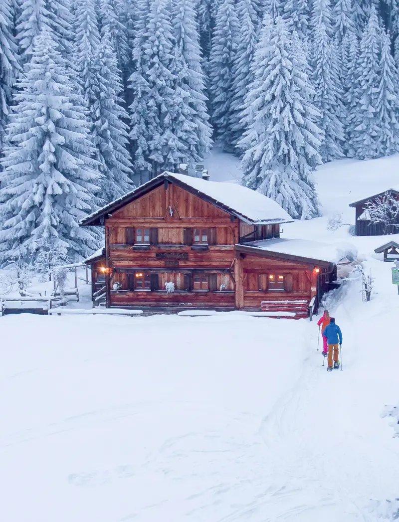 Edelsberghütte Die urige Edelsberghütte in den verschneiten Allgäuer Bergen bei Pfronten im Allgäu.