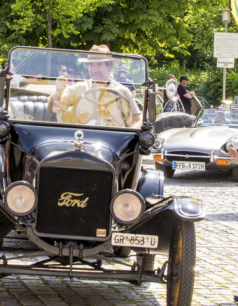 Mehrere Oldtimer beim Oldtimertreffen in Pfronten.