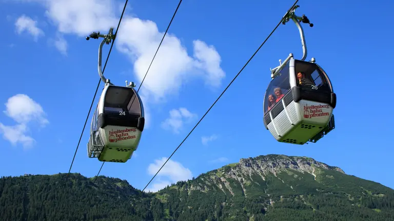 Gondeln der Breitenbergbahn in Pfronten im Allgäu.