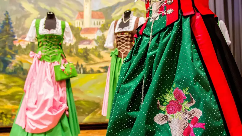 Dirndl und Trachtenberatung auf dem Trachtenmarkt