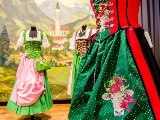 Dirndl und Trachtenberatung auf dem Trachtenmarkt