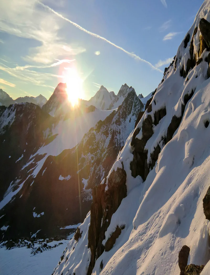 Neue Alpenüberquerung von Pfronten im Allgäu nach Meran Schneebedeckte Berglandschaft.