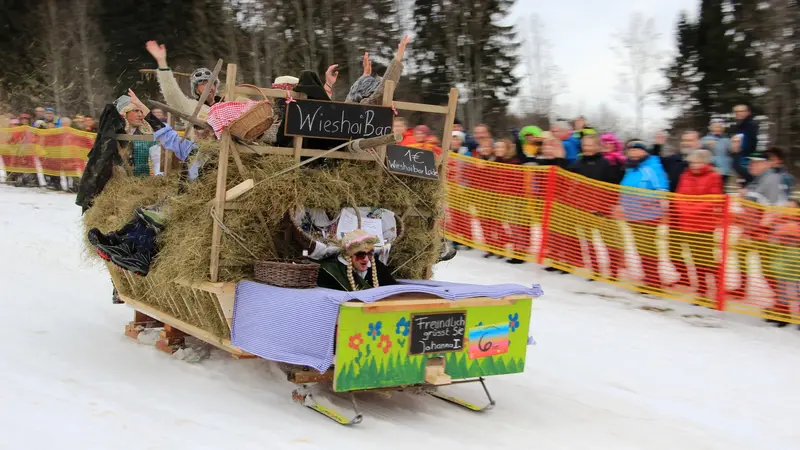 Abfahrt beim Gaudirennen in Pfronten