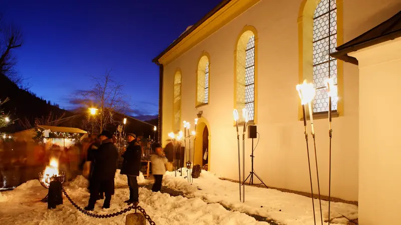 Weihnachtliche Stimmung auf dem Weihnachtsmarkt in Pfronten.