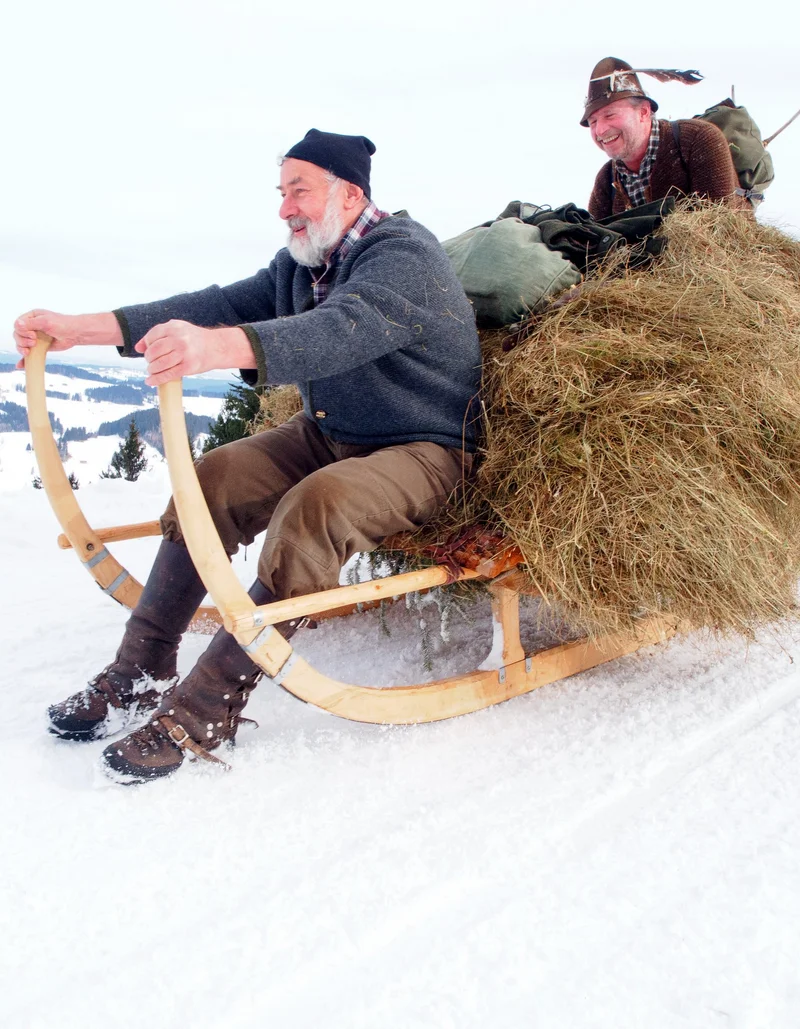 Ein Schlitten bei der Abfahrt beim Schalenggenrennen in Pfronten im Allgäu.