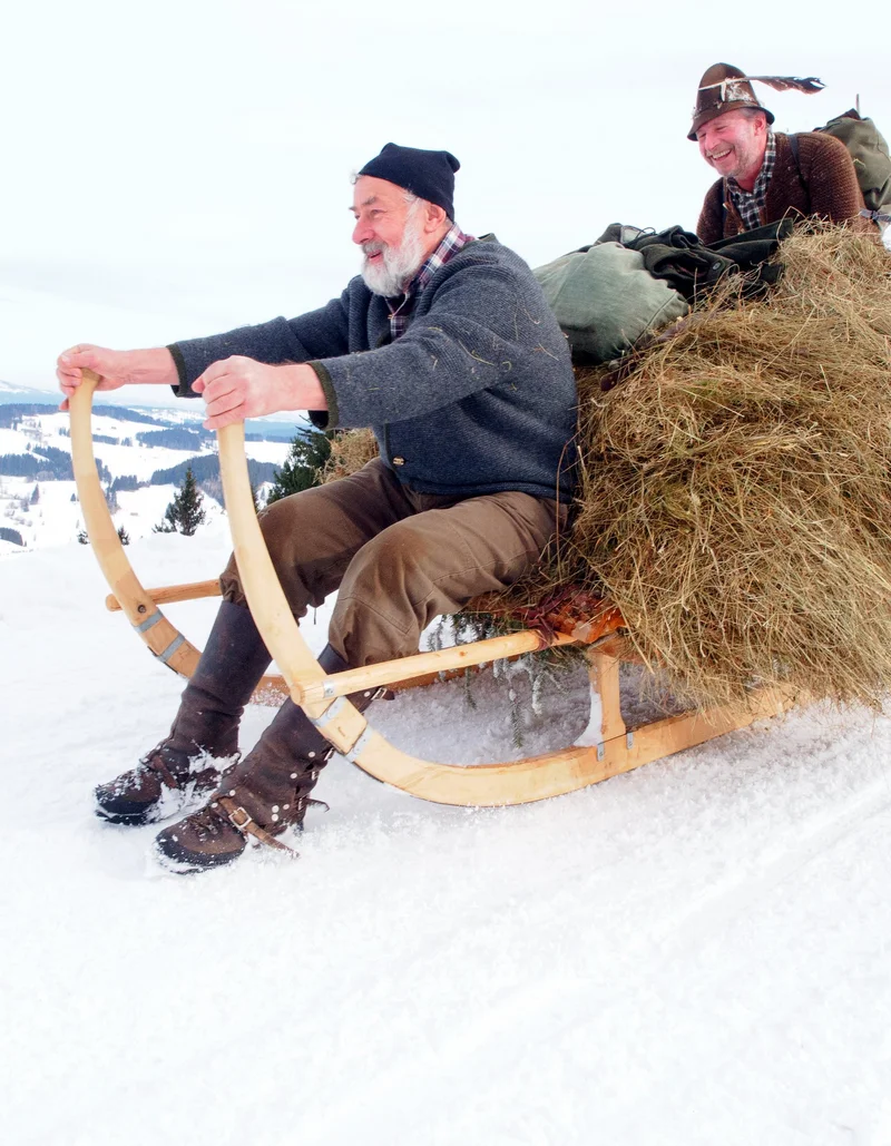 Ein Schlitten bei der Abfahrt beim Schalenggenrennen in Pfronten im Allgäu.