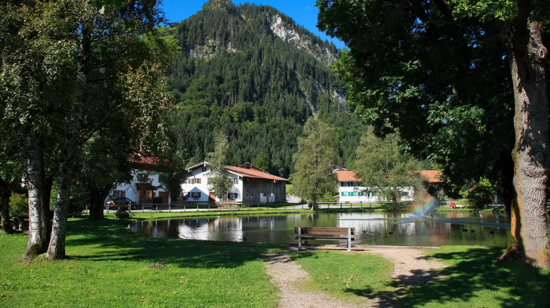 Der idyllische Dorfer Weiher im Ortsteil Pfronten-Dorf.