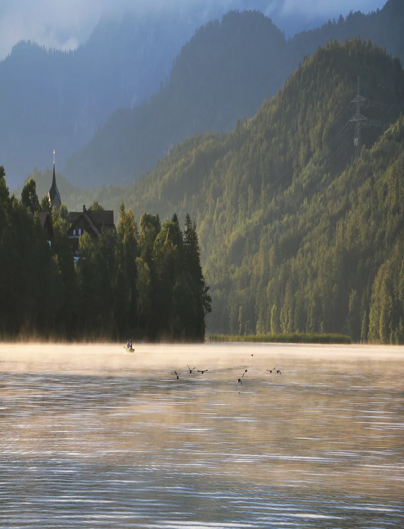 Malerischer Blick über den Weißensee im Allgäu.