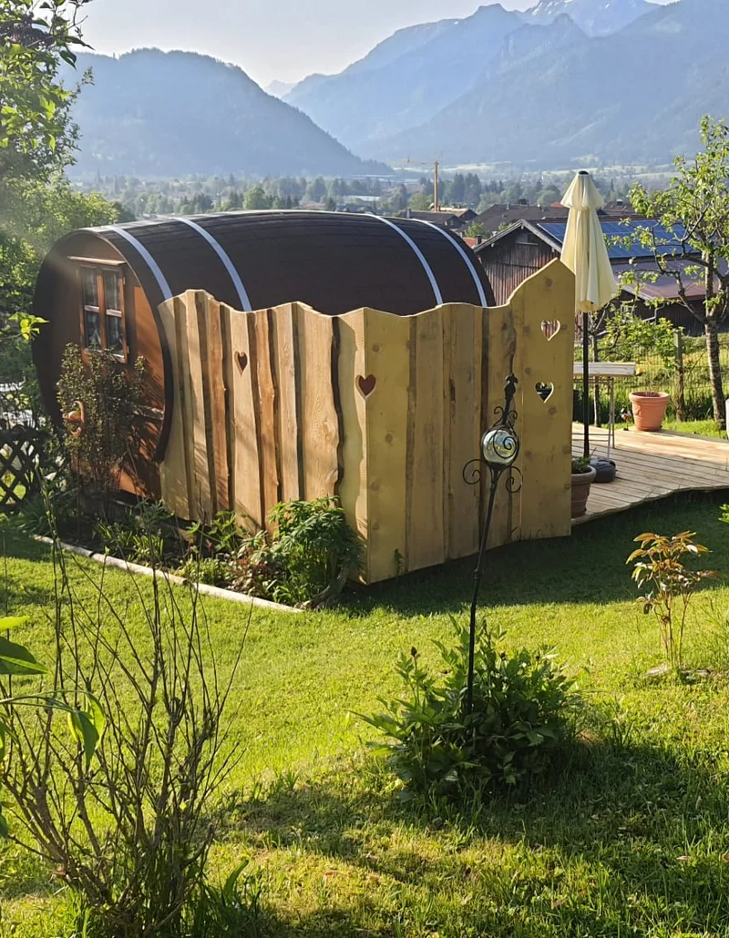 Schlafmöglichkeit in einem Schlummerfass mit einer tollen Aussicht.