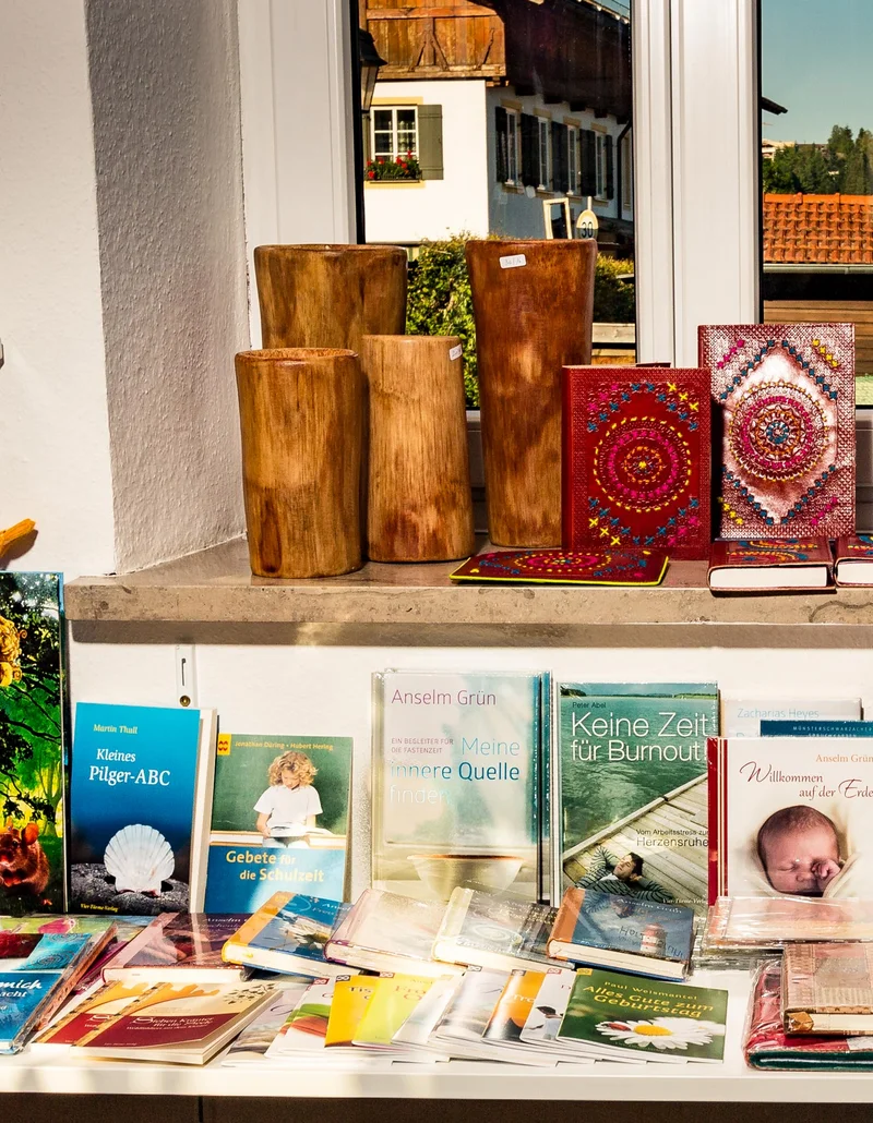 Die Auslage des Büchersortiments.