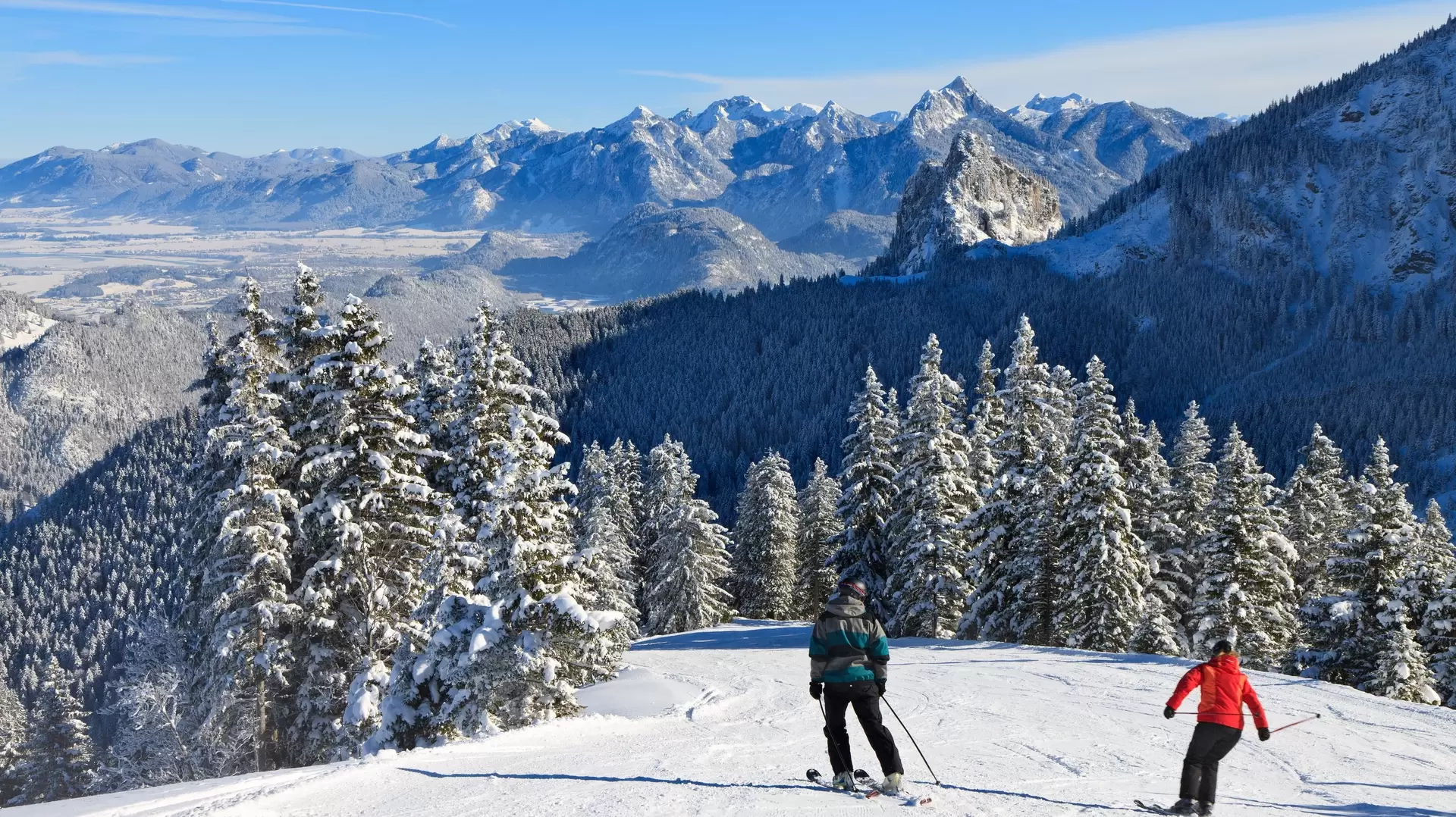 Skifahren mit Ausblick auf dem Breitenberg im Allgäu Skifahren mit Ausblick auf dem Breitenberg