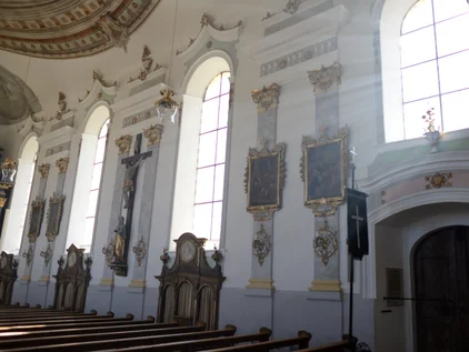 Die Pfarrkirche St. Nikolaus in Pfronten.