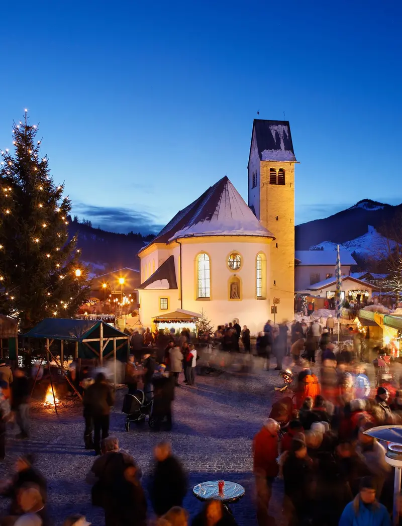 Der Pfrontener Weihnachtsmarkt bei Nacht