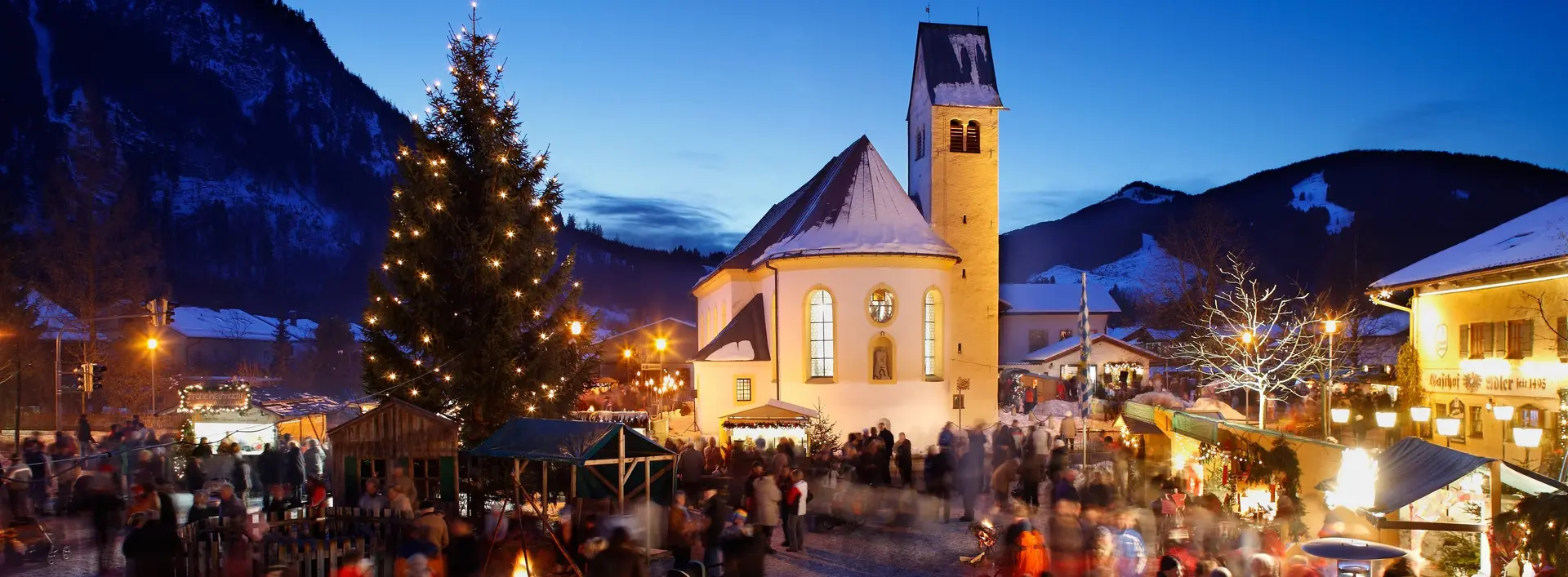 Der Pfrontener Weihnachtsmarkt bei Nacht