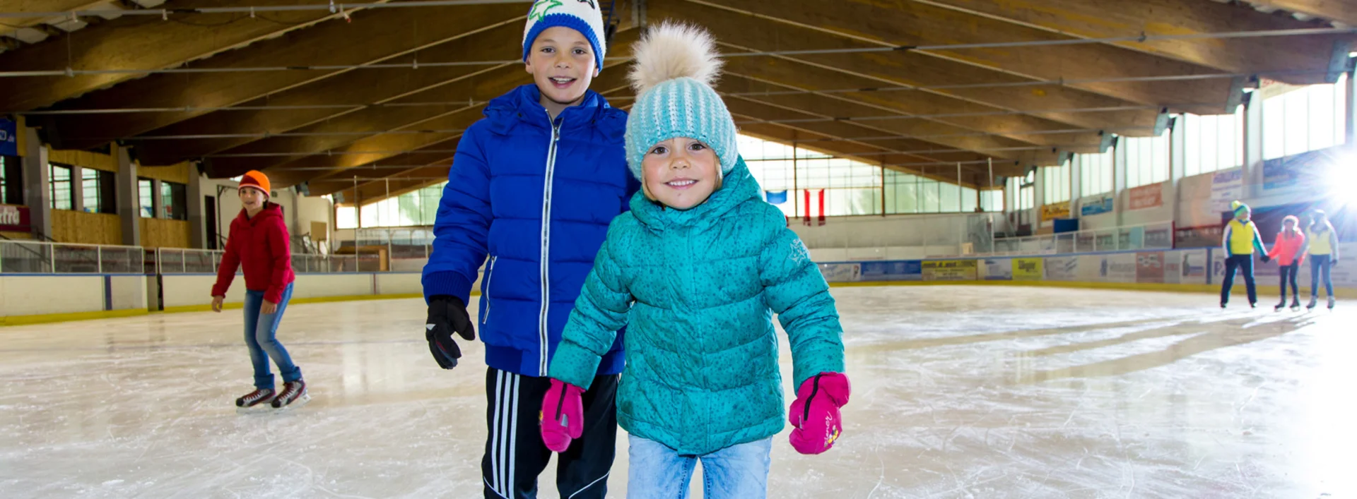 Eislaufen in der Eishalle Pfronten Eislaufen in der Eishalle Pfronten im Allgäu