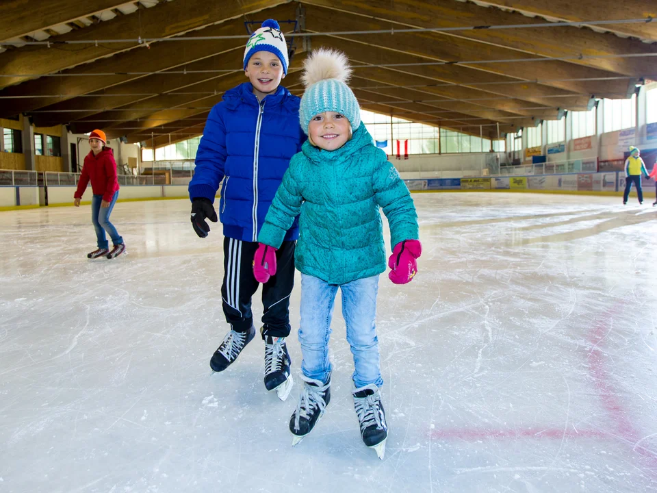 Eislaufen in der Eishalle Pfronten im Allgäu