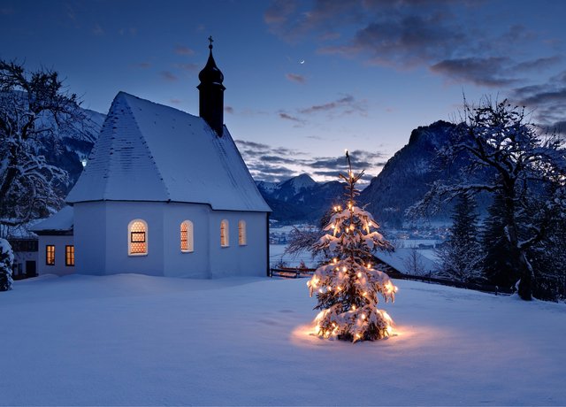 Weihnachtliche Stimmung in Pfronten bei Nacht