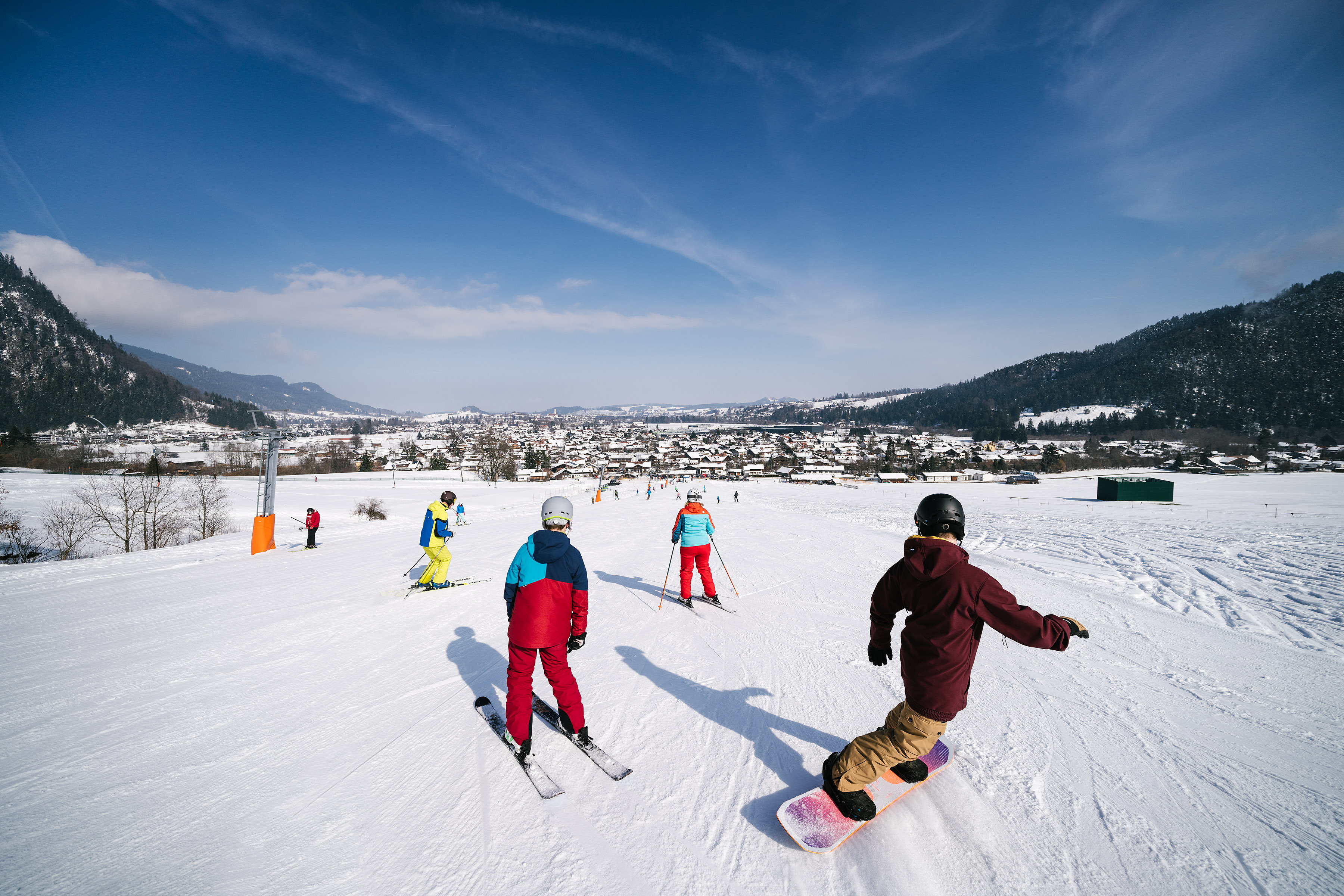 Skifahrer auf der Piste.